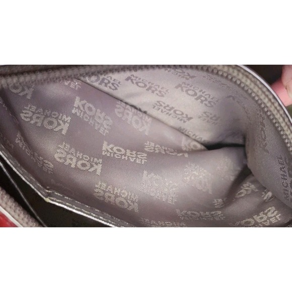 Michael Kors Silver Metallic Makeup Bag With Detachable Charm Pull Key Chain - Picture 14 of 14